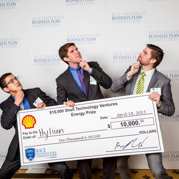 Hyliion team at 2015 RBPC with Shell Ventures check